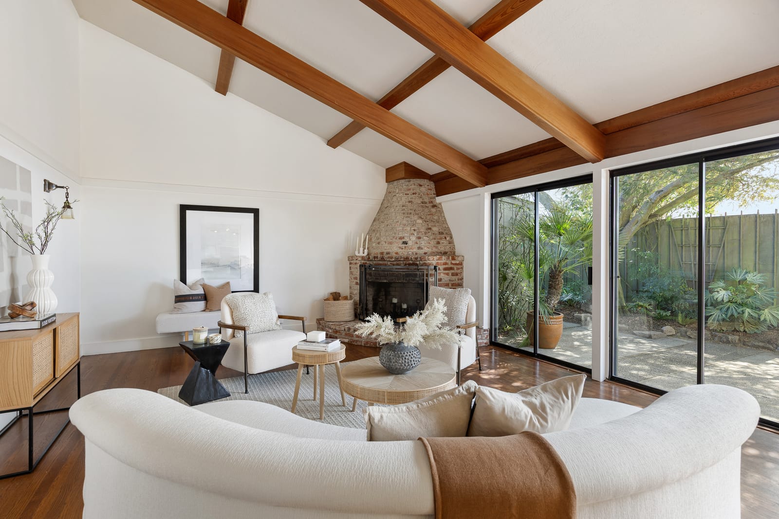 22 Kensington Court — living room