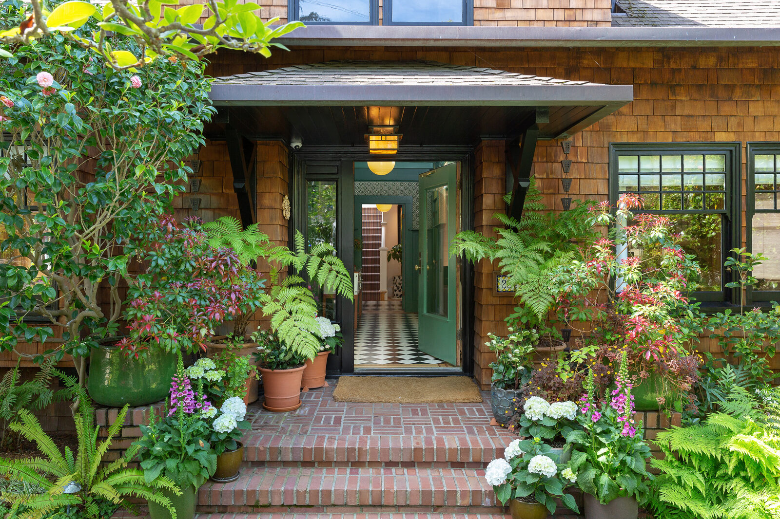 224 Mountain Avenue — front entrance