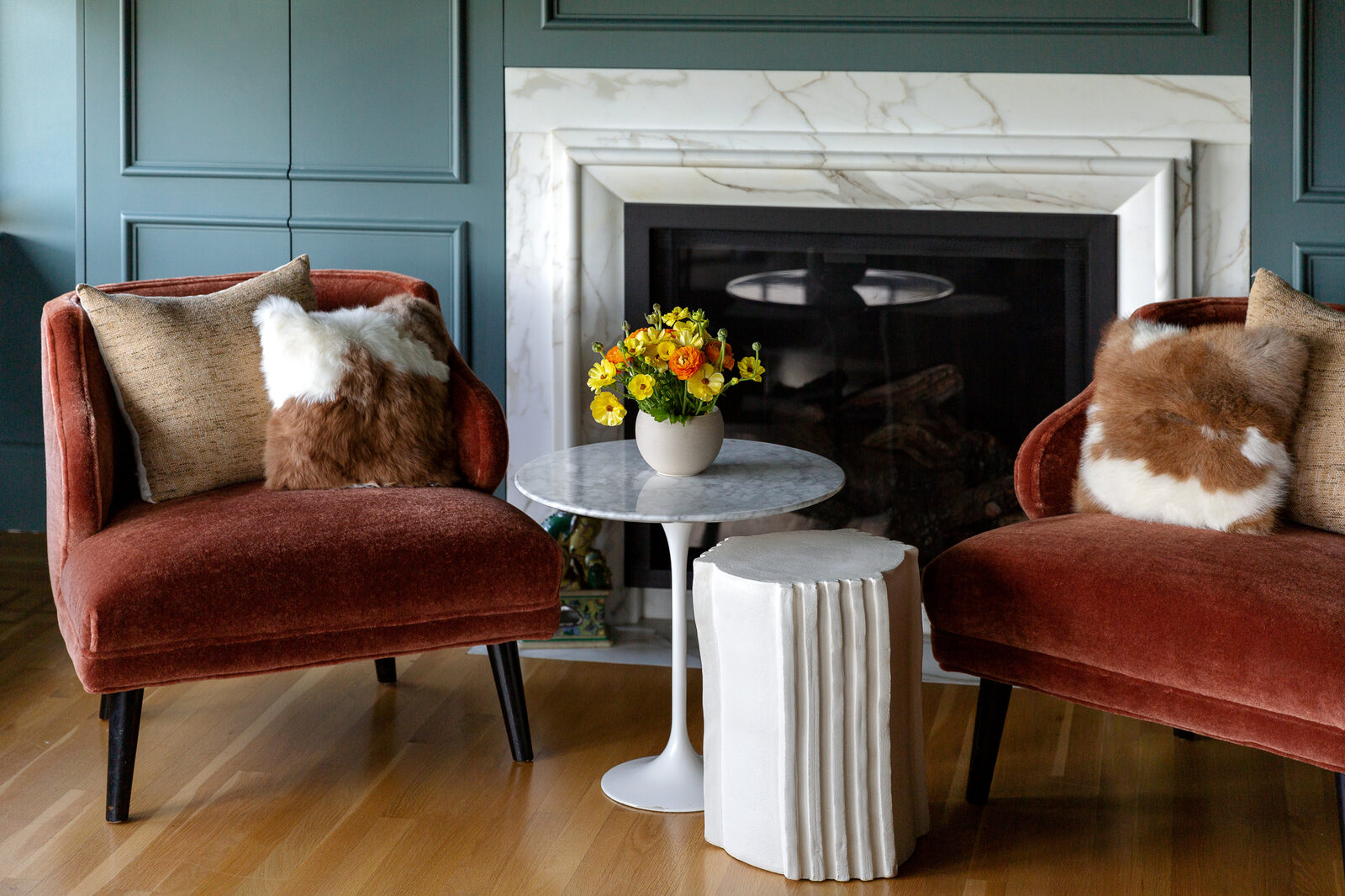 224 Mountain Avenue — fireplace sitting area